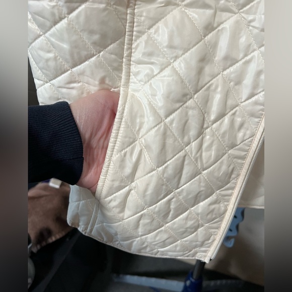 Van Heusen cream, quilted vest - Picture 3 of 7